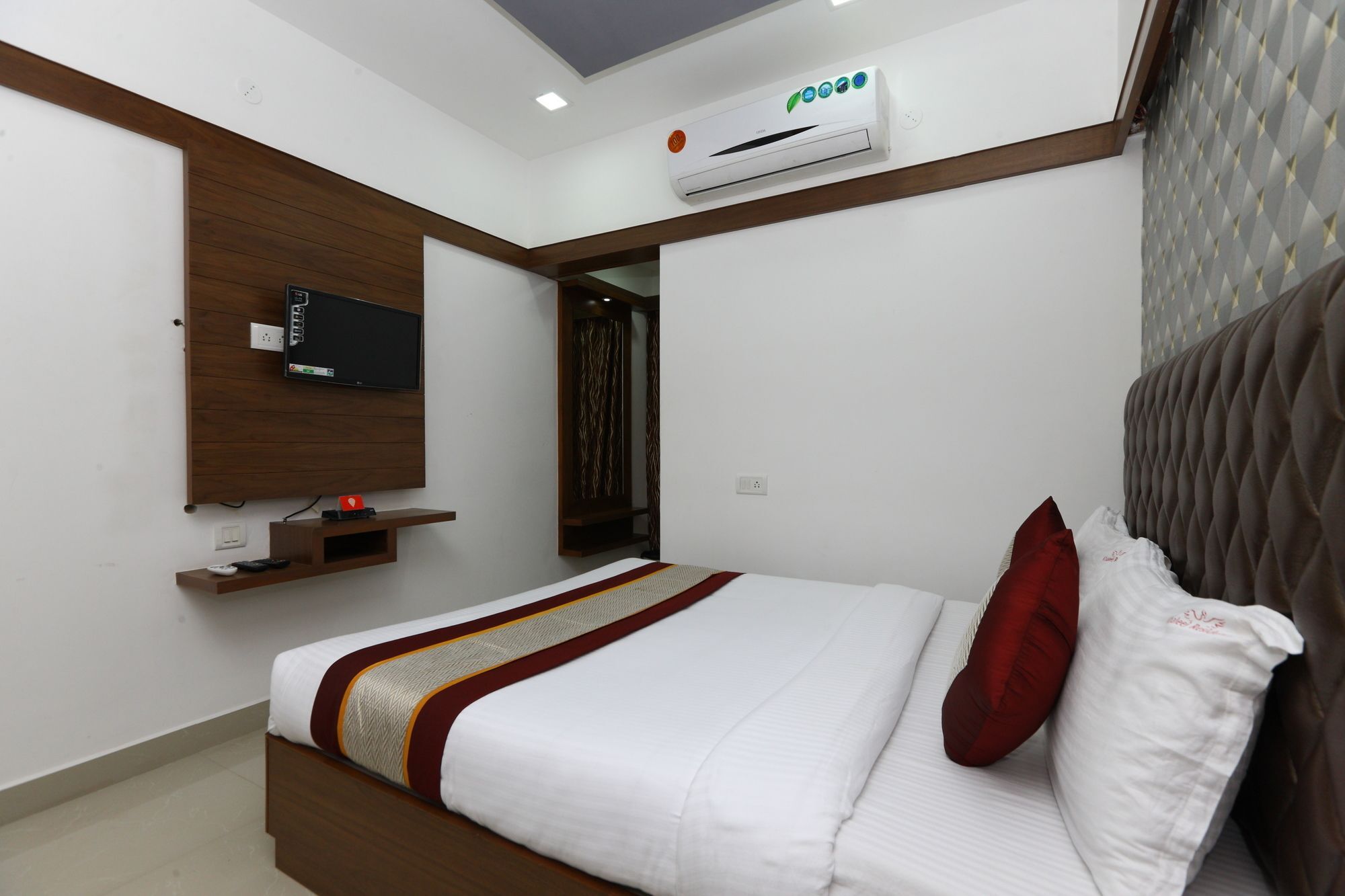 Oyo 6626 Khaleej Residency Hotel Csennai Kültér fotó